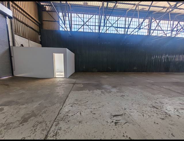 352M² WAREHOUSE TO LET IN CITY DEEP